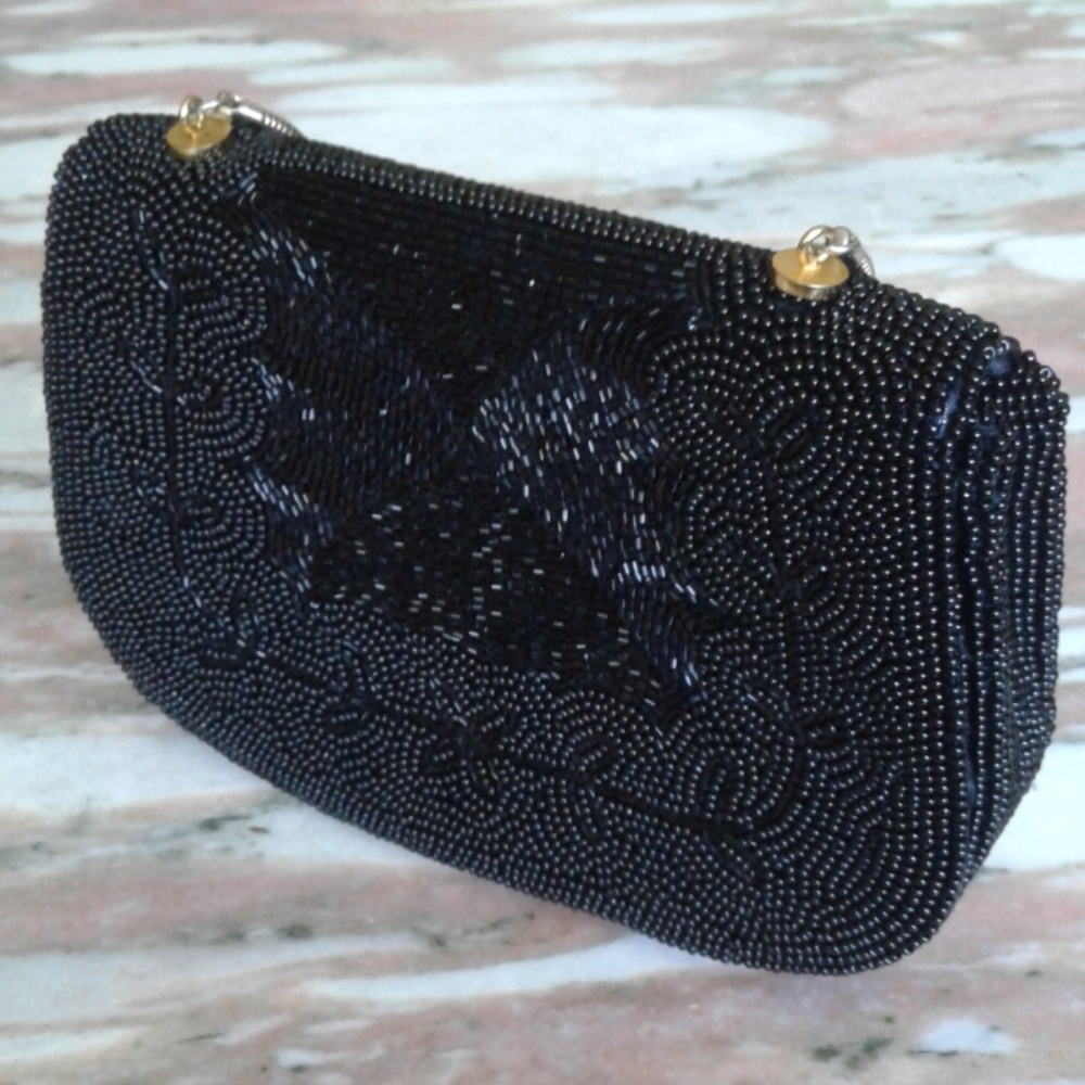 Classic Black Beaded Sm Purse w/Silver Chain